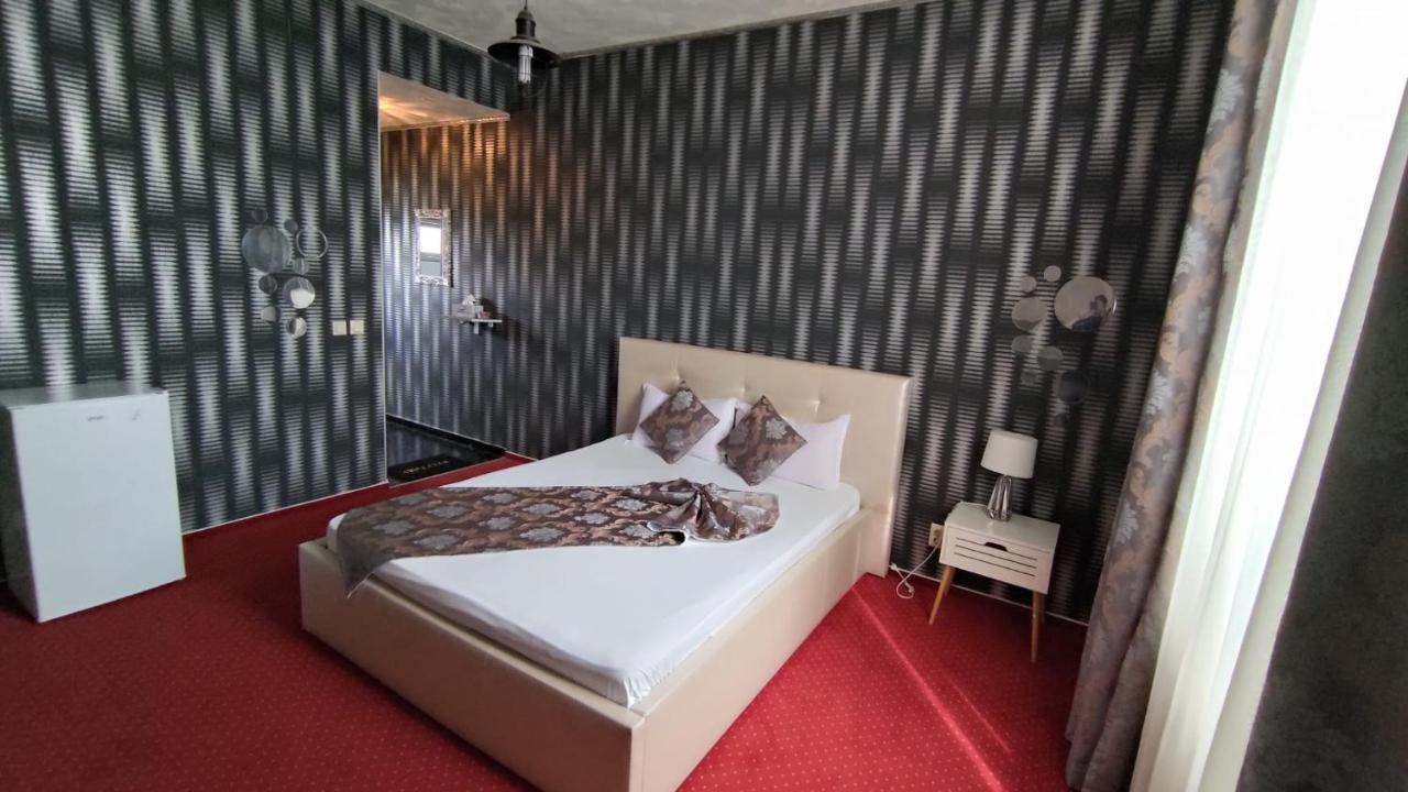Militari Residence Hotel Chiajna Екстериор снимка